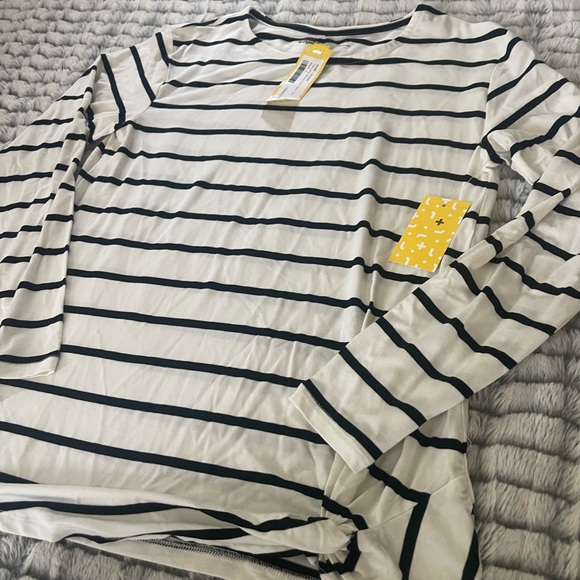 Long sleeve stripped girls shirt! - Picture 2 of 3